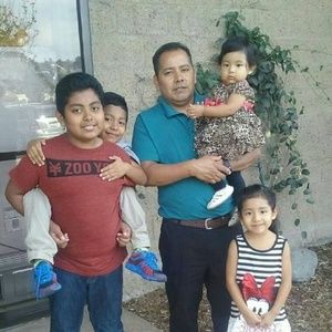 Meet your Posher, Efrain